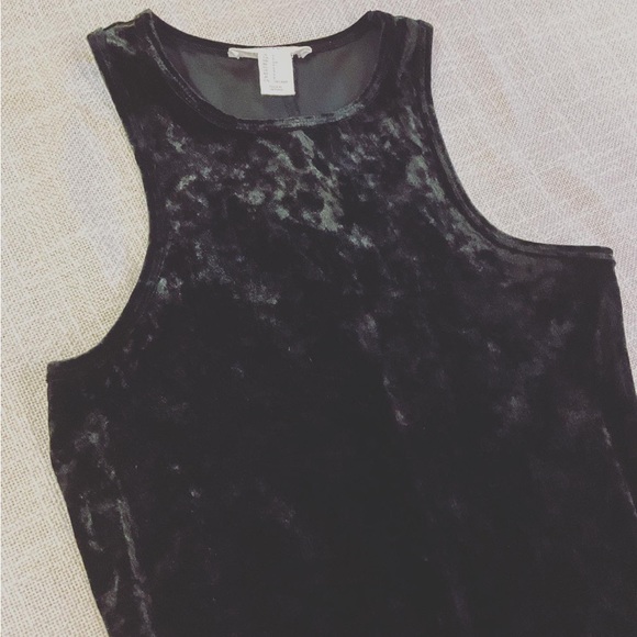 ✨2/$30✨ Velvet / velour bodycon sleeveless midi dress - Picture 3 of 3